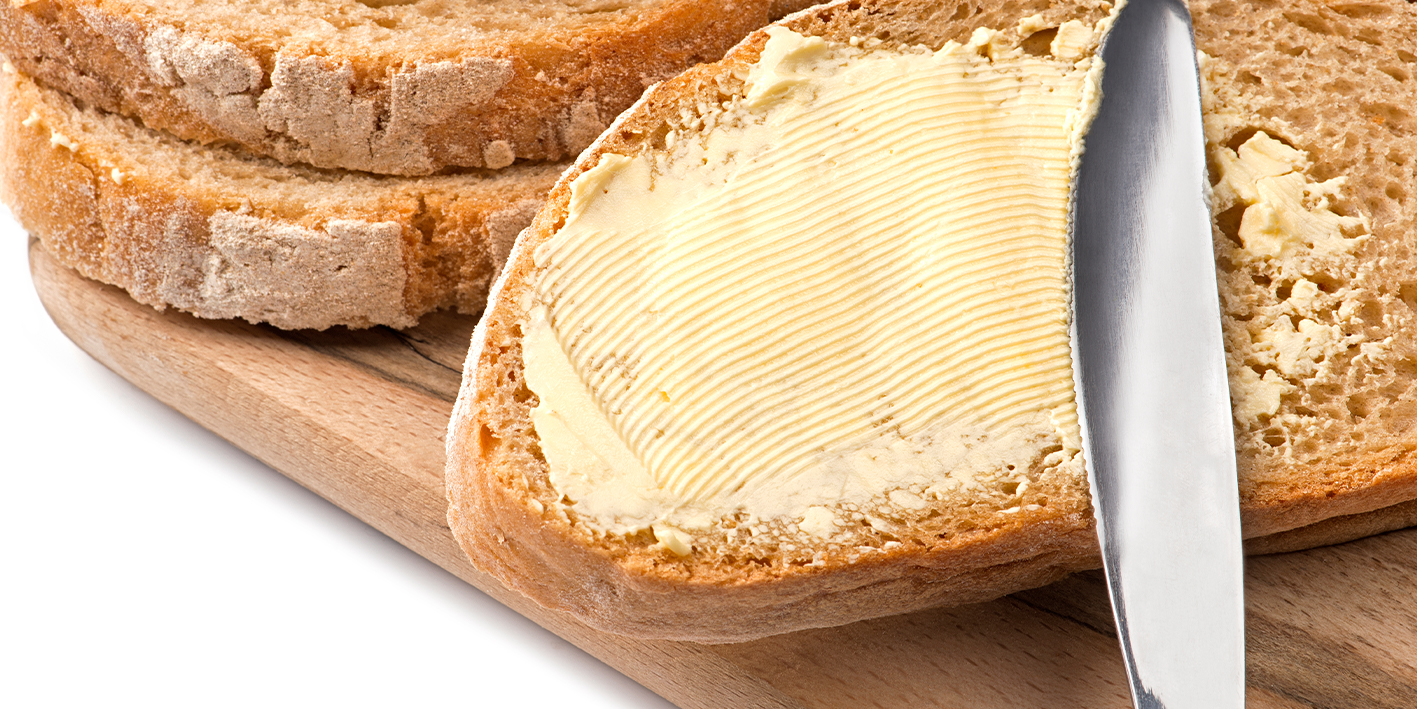 Хлеб с маслом польза. Хлеб с маслом. Бутерброд с маслом. Что намазать на хлеб. Мало хлеба.