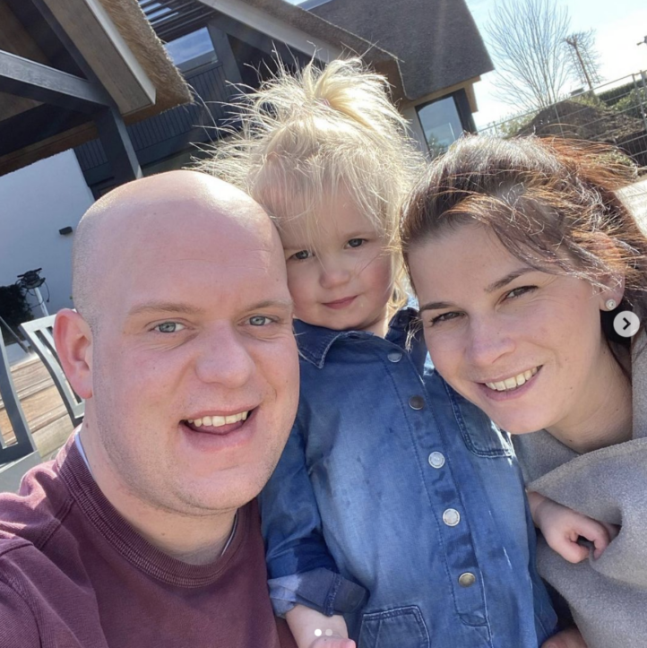 Schot in de roos het mooie gezin van Michael van Gerwen! 100NL Magazine