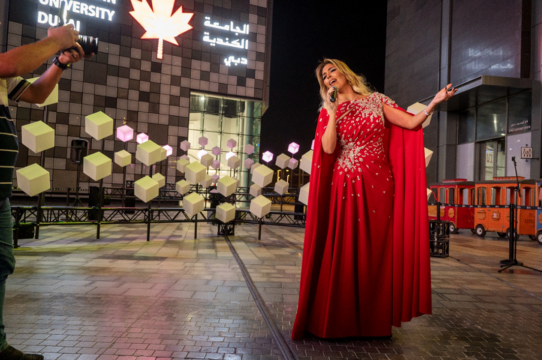 100%NL Magazine zangeres Hind